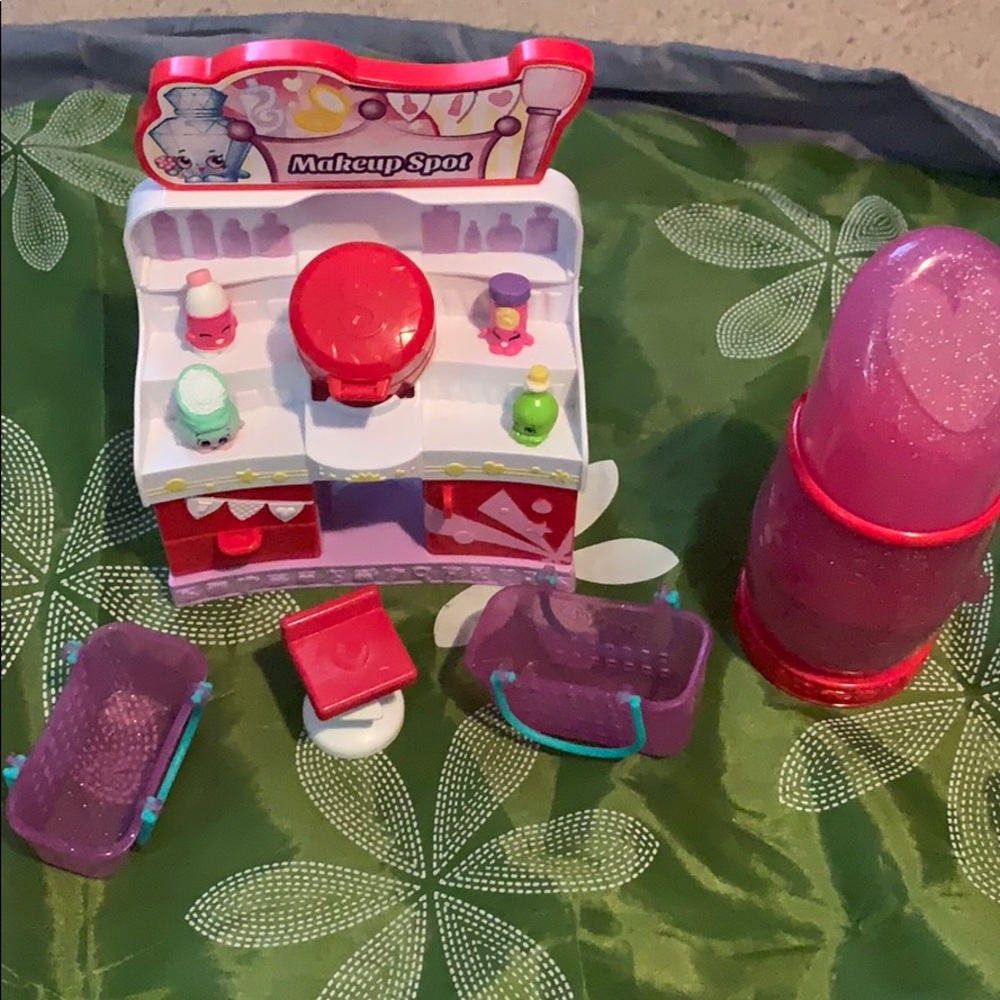 Shopkins makeup spot w/5 extra makeup Shopkins.